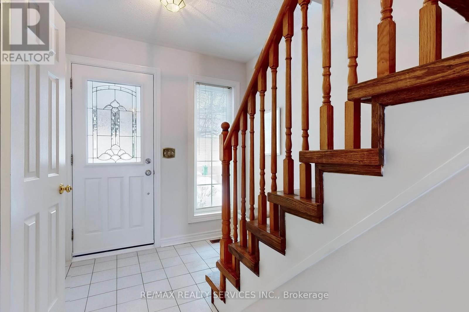 28 Heathcliffe Square, Brampton (Central Park), Ontario  L6S 5P7 - Photo 24 - W12403223