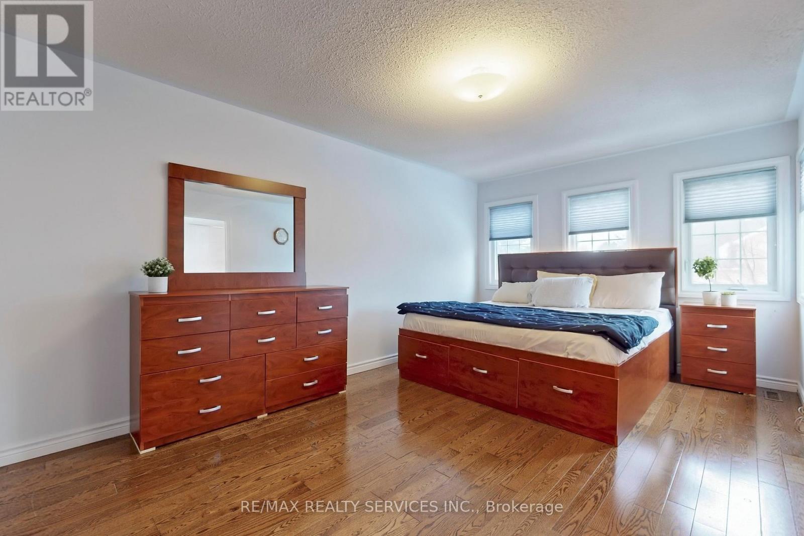 28 Heathcliffe Square, Brampton (Central Park), Ontario  L6S 5P7 - Photo 26 - W12403223