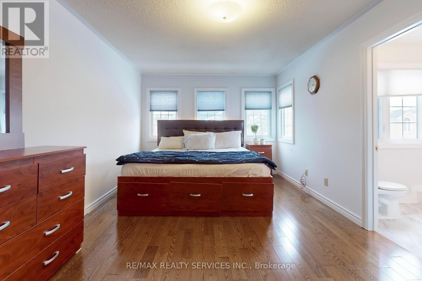 28 Heathcliffe Square, Brampton (Central Park), Ontario  L6S 5P7 - Photo 27 - W12403223