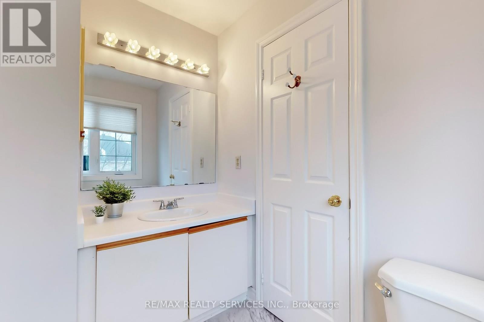 28 Heathcliffe Square, Brampton (Central Park), Ontario  L6S 5P7 - Photo 30 - W12403223