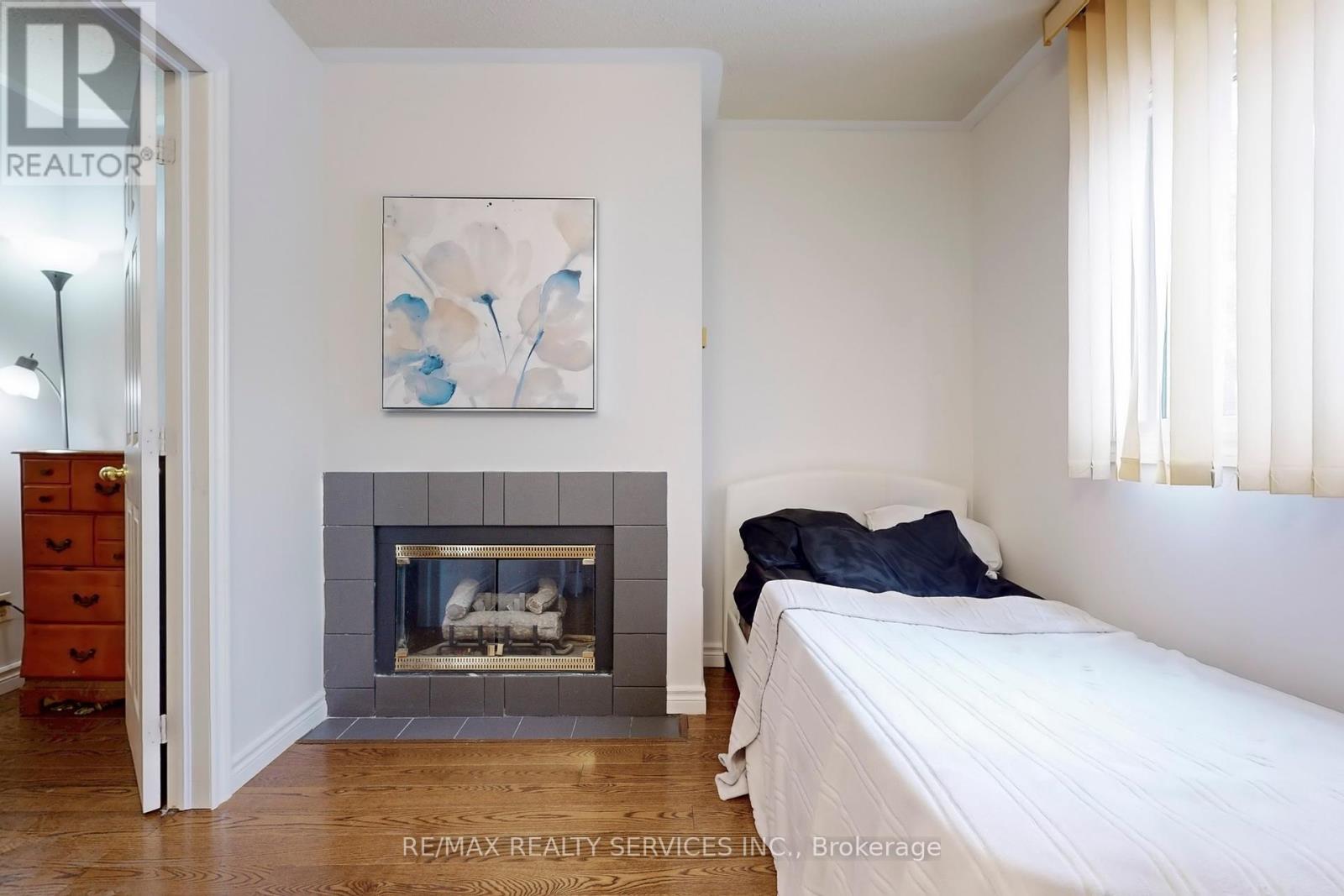 28 Heathcliffe Square, Brampton (Central Park), Ontario  L6S 5P7 - Photo 35 - W12403223