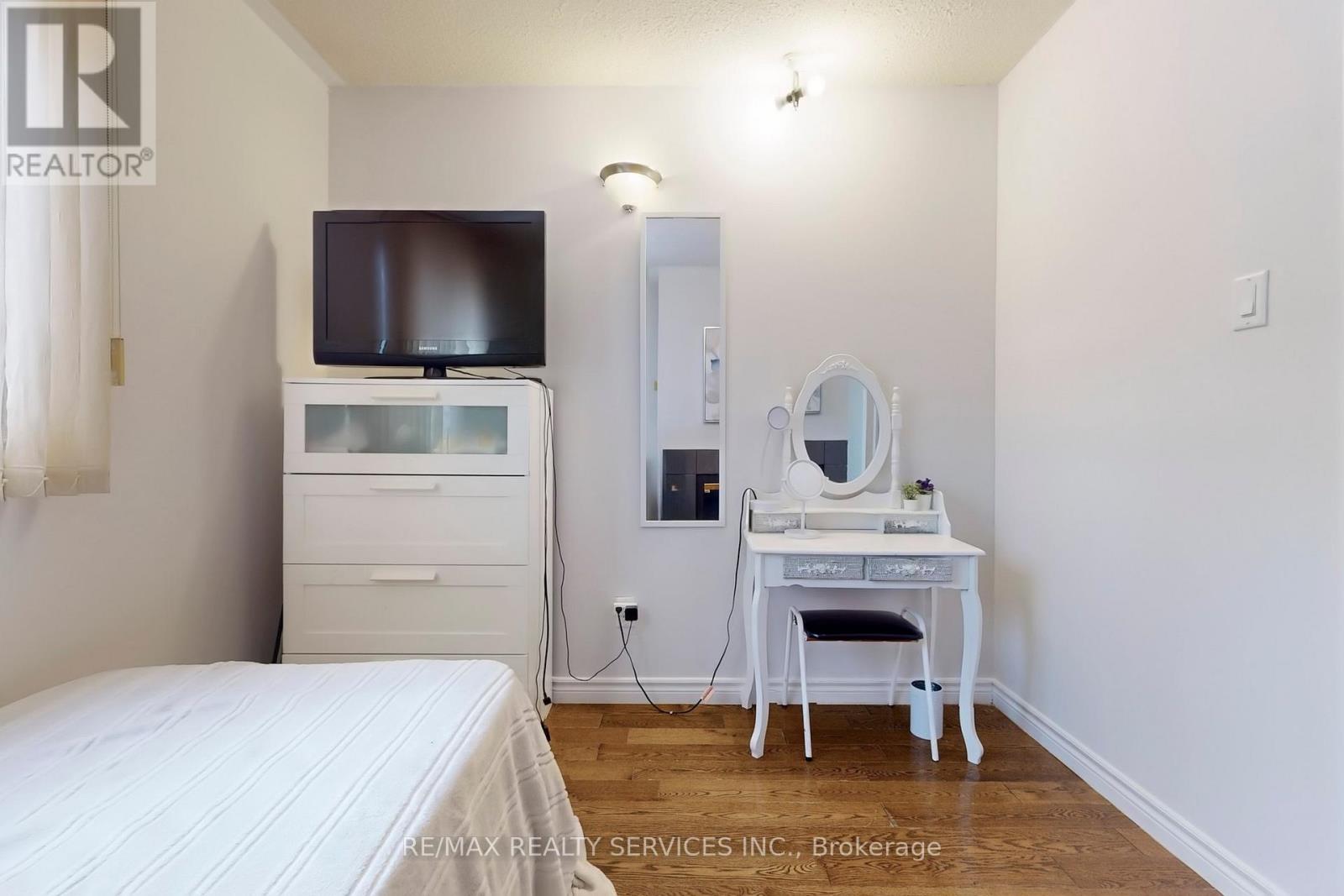 28 Heathcliffe Square, Brampton (Central Park), Ontario  L6S 5P7 - Photo 36 - W12403223