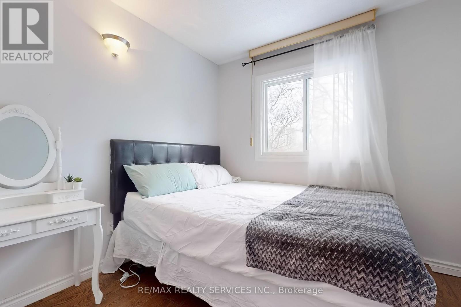 28 Heathcliffe Square, Brampton (Central Park), Ontario  L6S 5P7 - Photo 37 - W12403223