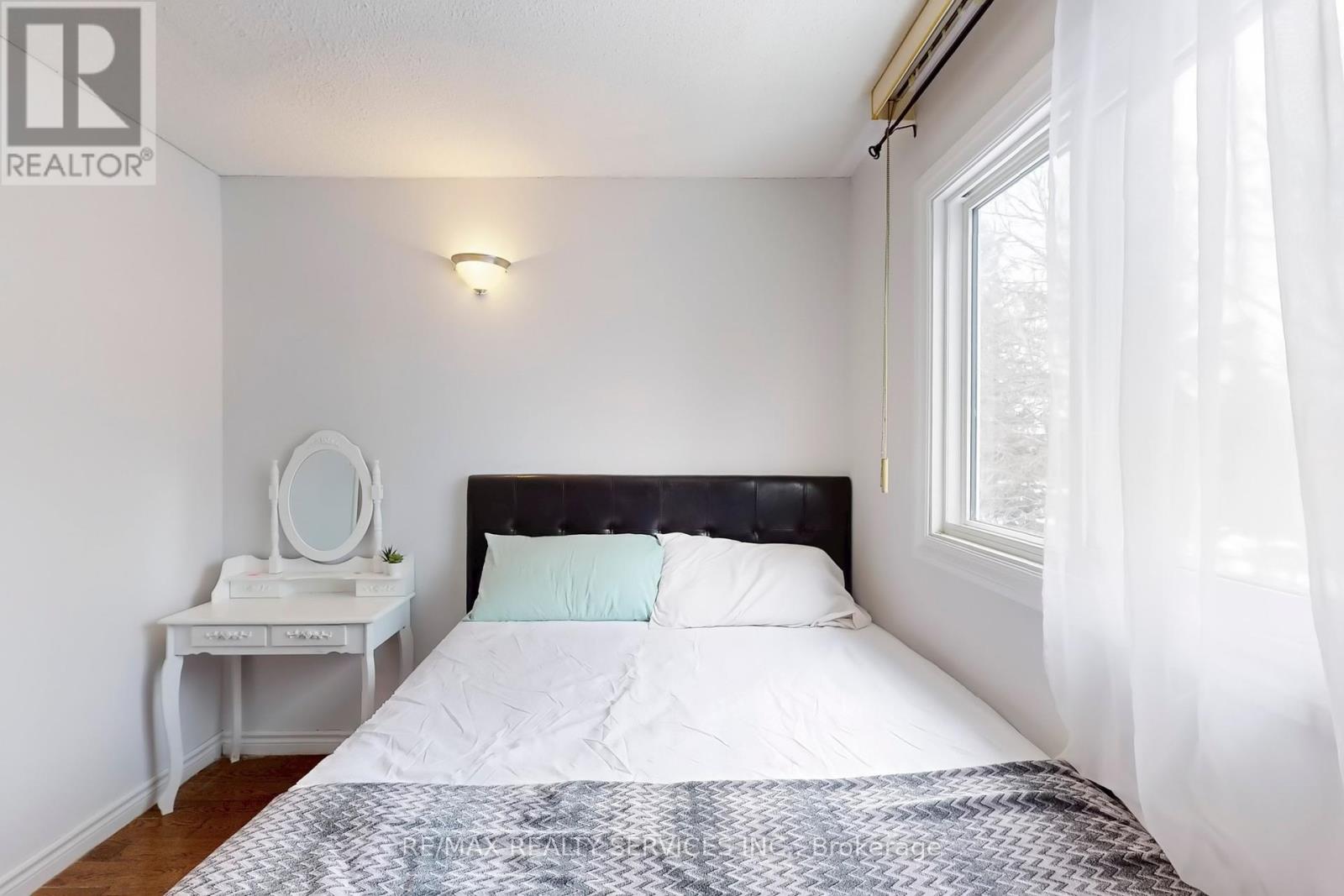 28 Heathcliffe Square, Brampton (Central Park), Ontario  L6S 5P7 - Photo 39 - W12403223