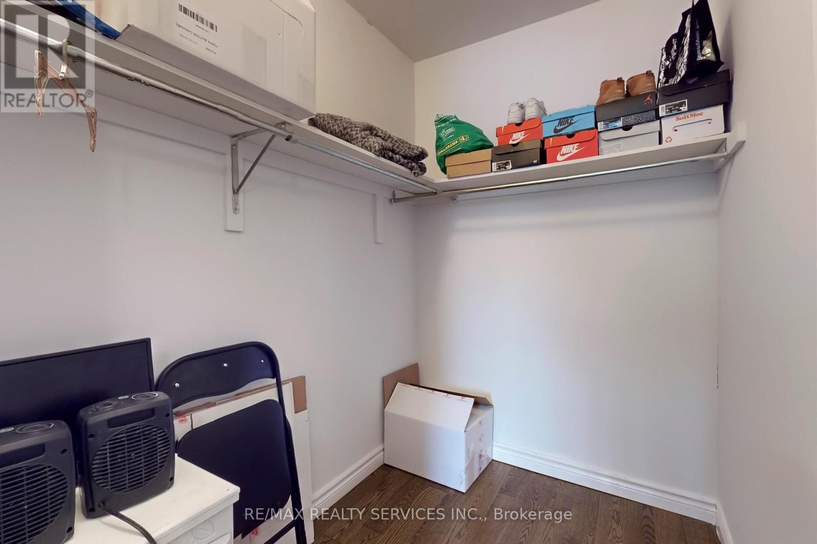 28 Heathcliffe Square, Brampton (Central Park), Ontario  L6S 5P7 - Photo 40 - W12403223