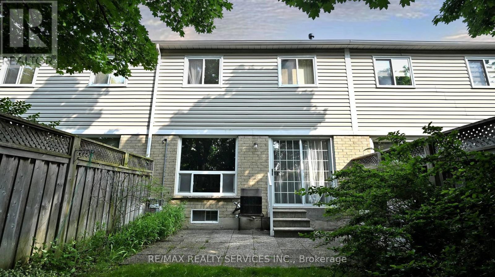 28 Heathcliffe Square, Brampton (Central Park), Ontario  L6S 5P7 - Photo 43 - W12403223