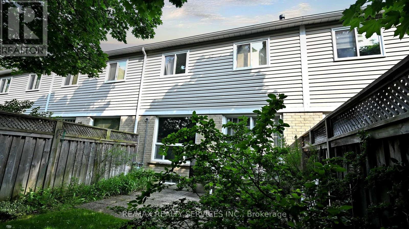28 Heathcliffe Square, Brampton (Central Park), Ontario  L6S 5P7 - Photo 44 - W12403223