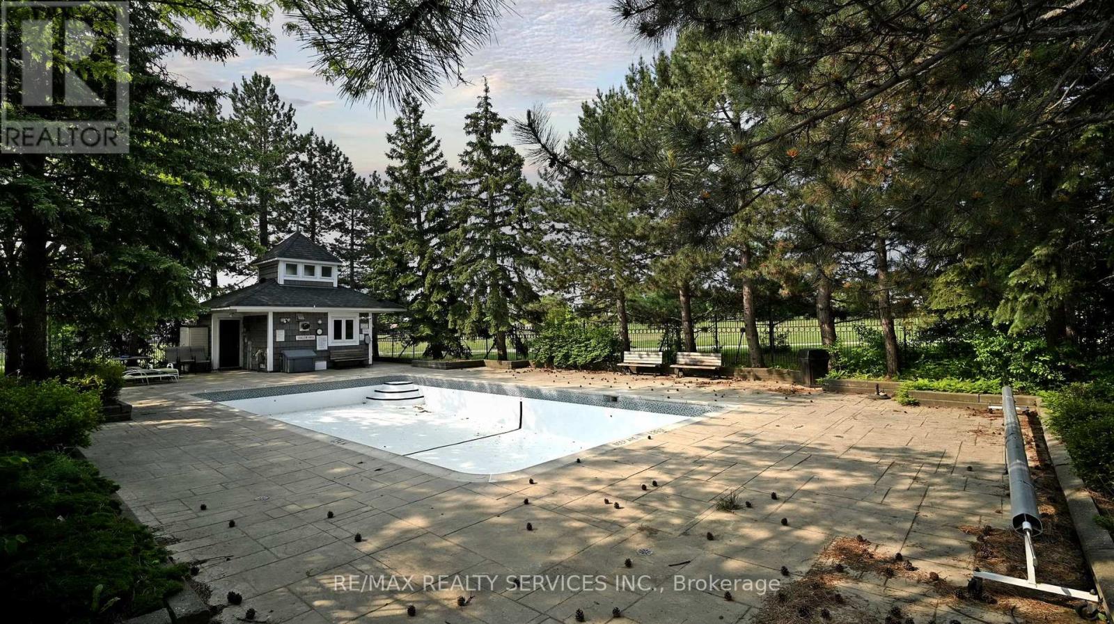 28 Heathcliffe Square, Brampton (Central Park), Ontario  L6S 5P7 - Photo 46 - W12403223