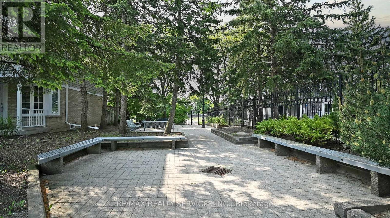28 Heathcliffe Square, Brampton (Central Park), Ontario  L6S 5P7 - Photo 47 - W12403223