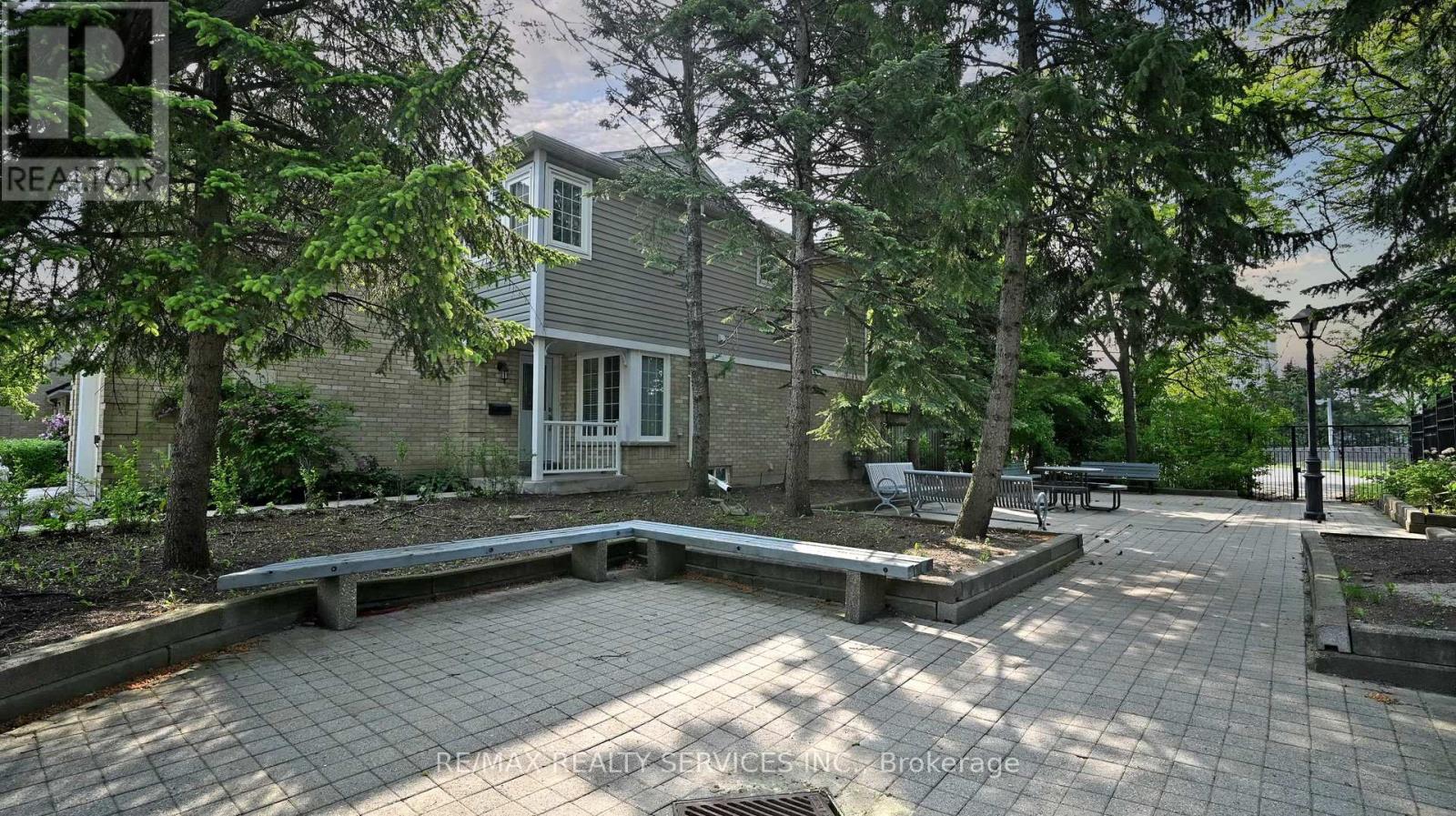 28 Heathcliffe Square, Brampton (Central Park), Ontario  L6S 5P7 - Photo 48 - W12403223