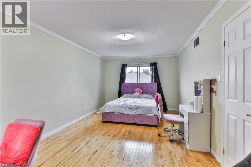 2 Robespierre Court, Hamilton, Ontario  L9B 2G6 - Photo 24 - 40769398