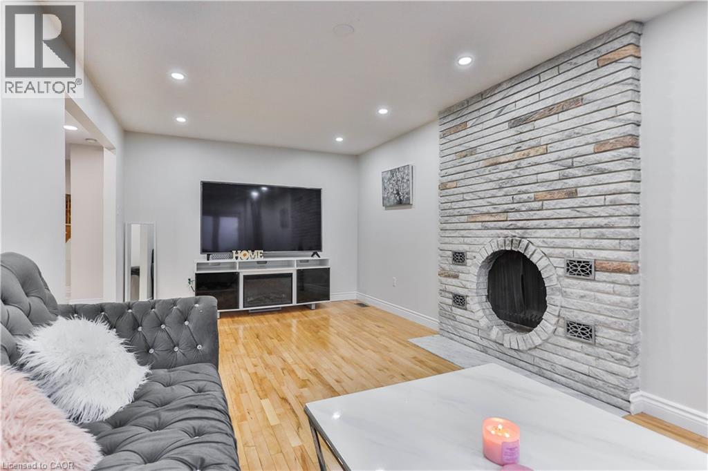 2 Robespierre Court, Hamilton, Ontario  L9B 2G6 - Photo 9 - 40769398