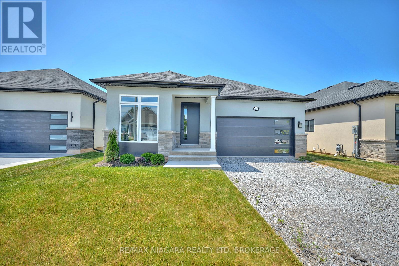 21 Sunrise Court N, Fort Erie, Ontario  L0S 1N0 - Photo 3 - X12403252
