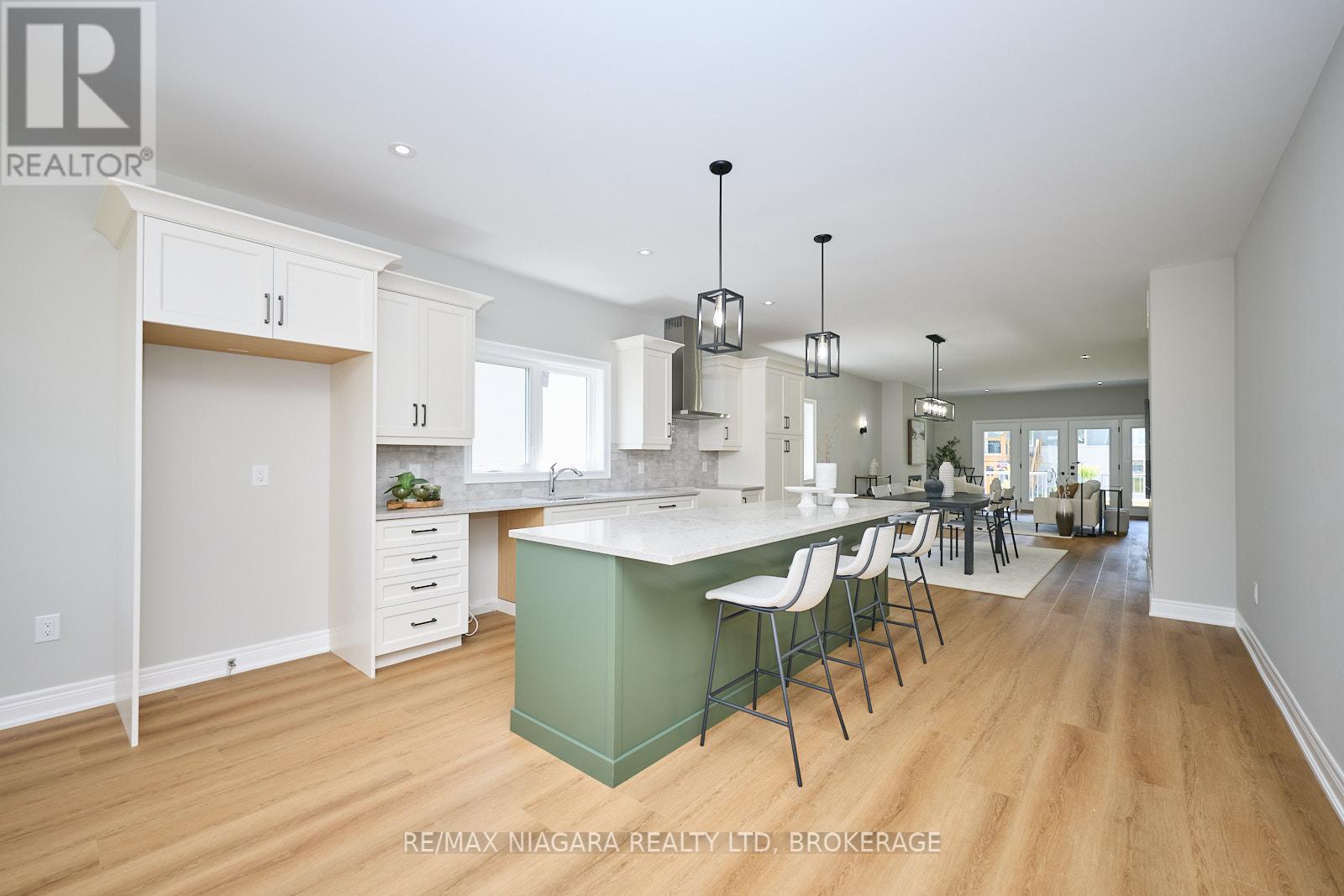 21 Sunrise Court N, Fort Erie, Ontario  L0S 1N0 - Photo 4 - X12403252