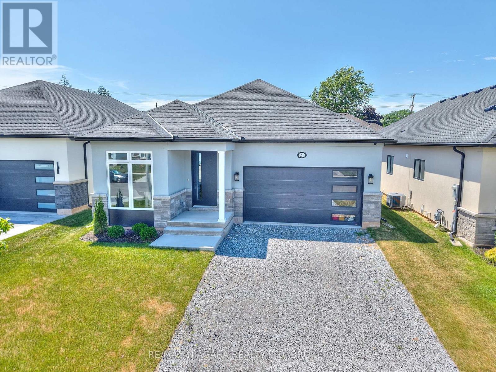 21 Sunrise Court N, Fort Erie, Ontario  L0S 1N0 - Photo 40 - X12403252