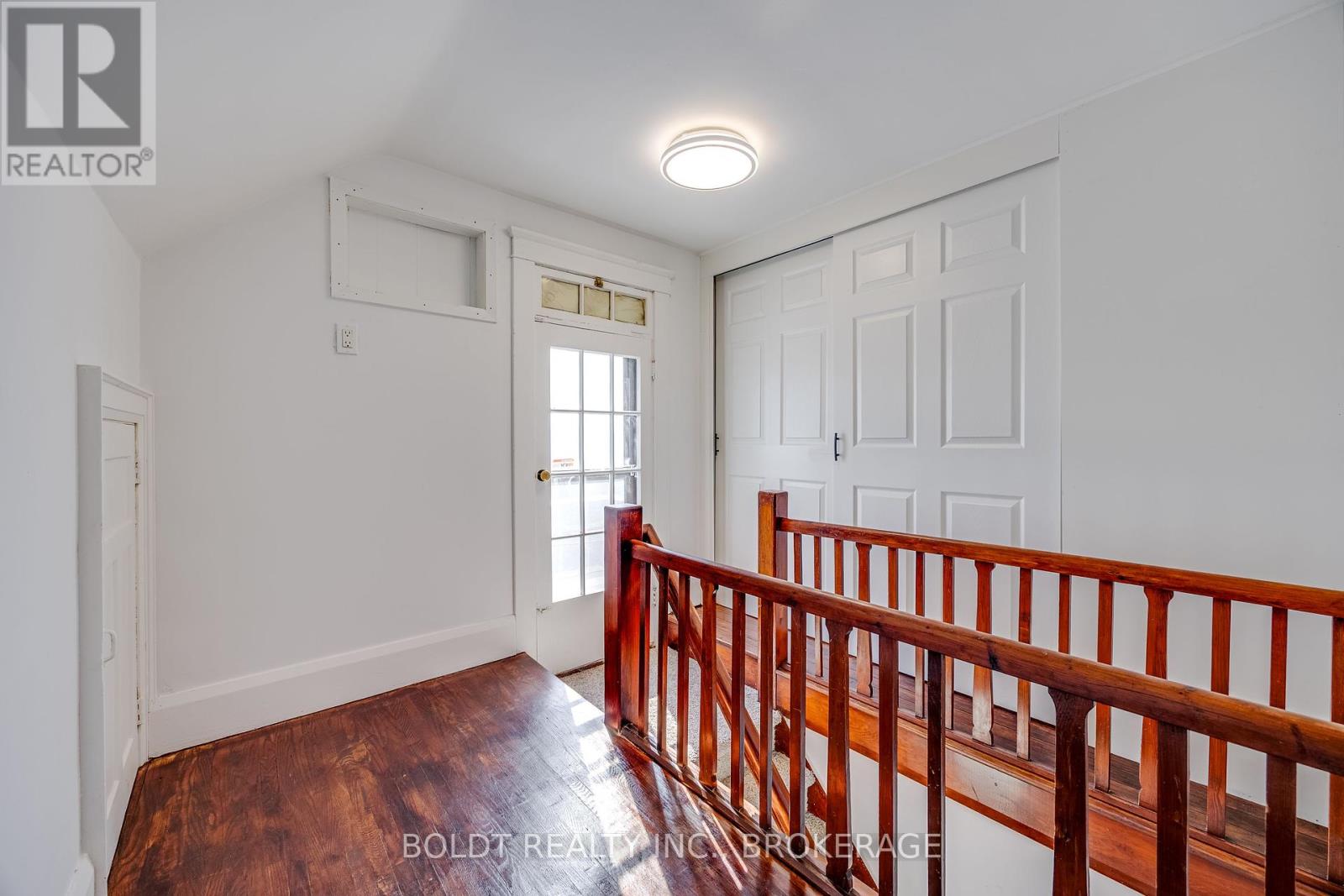 8 Chelsea Street, St. Catharines, Ontario  L2P 3B8 - Photo 17 - X12403277
