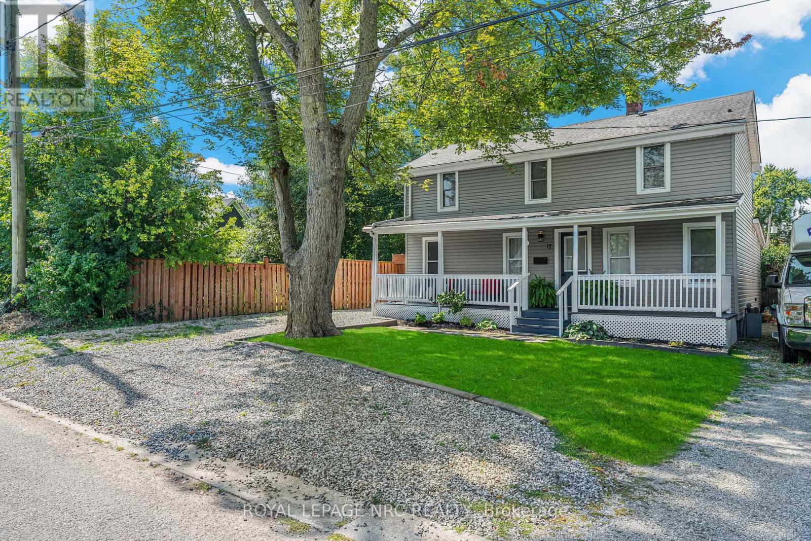 17 Windsor Avenue, Fort Erie, Ontario  L2A 5L8 - Photo 2 - X12403366