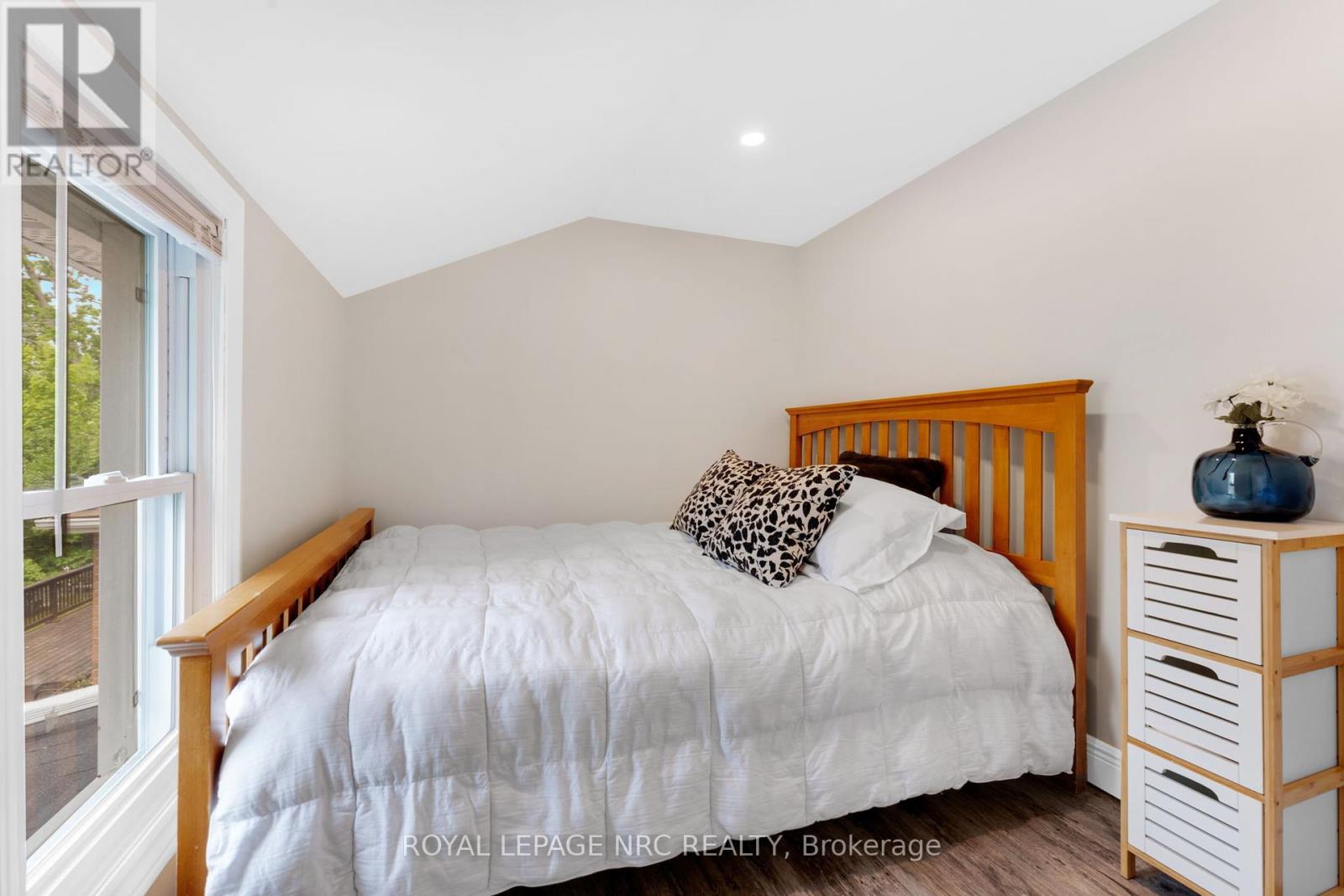 17 Windsor Avenue, Fort Erie, Ontario  L2A 5L8 - Photo 20 - X12403366