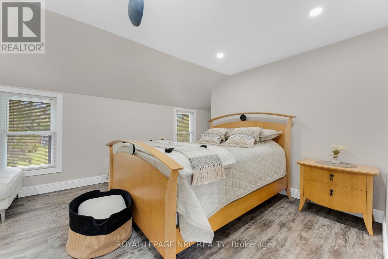 17 Windsor Avenue, Fort Erie, Ontario  L2A 5L8 - Photo 21 - X12403366