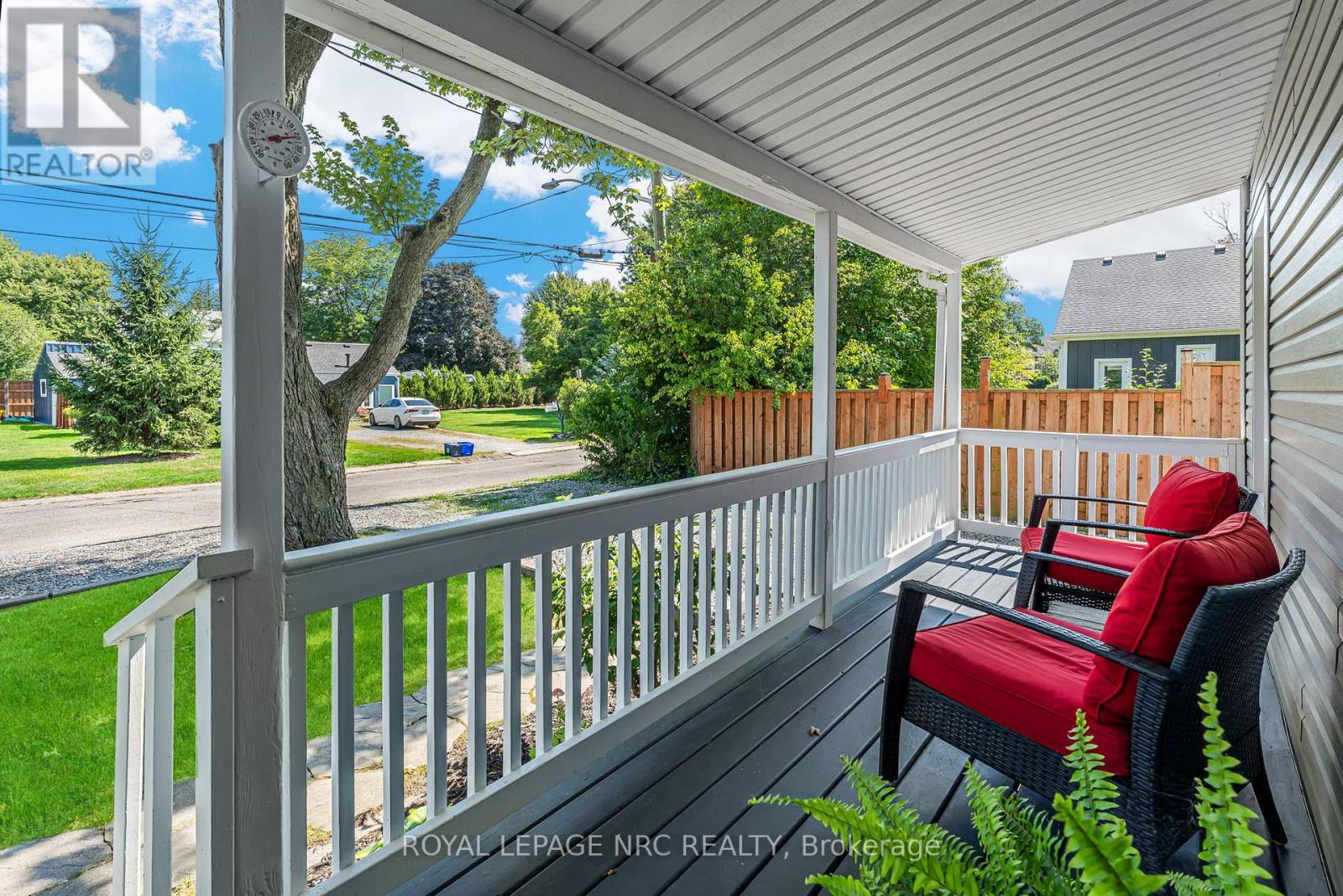 17 Windsor Avenue, Fort Erie, Ontario  L2A 5L8 - Photo 6 - X12403366