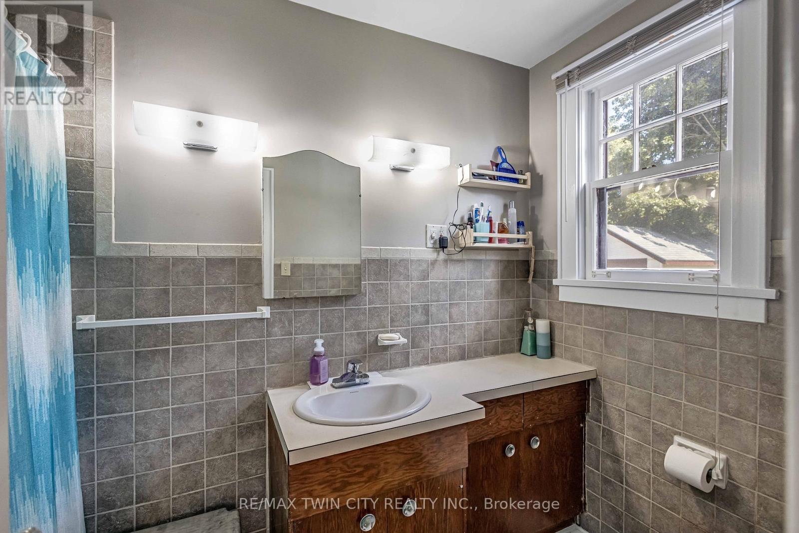 493 St Paul Avenue, Brant, Ontario  N3R 4P4 - Photo 10 - X12403162