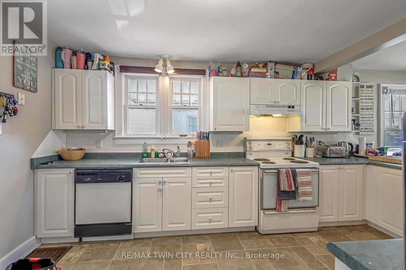 493 St Paul Avenue, Brant, Ontario  N3R 4P4 - Photo 9 - X12403162