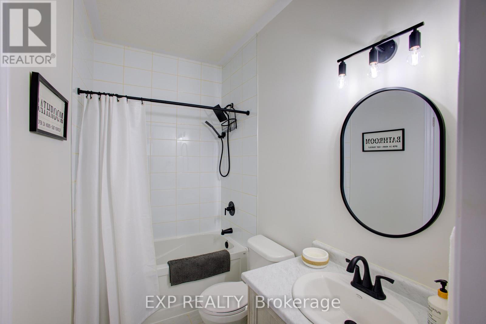 115 Maple Street, Mapleton, Ontario  N0G 1P0 - Photo 6 - X12403211