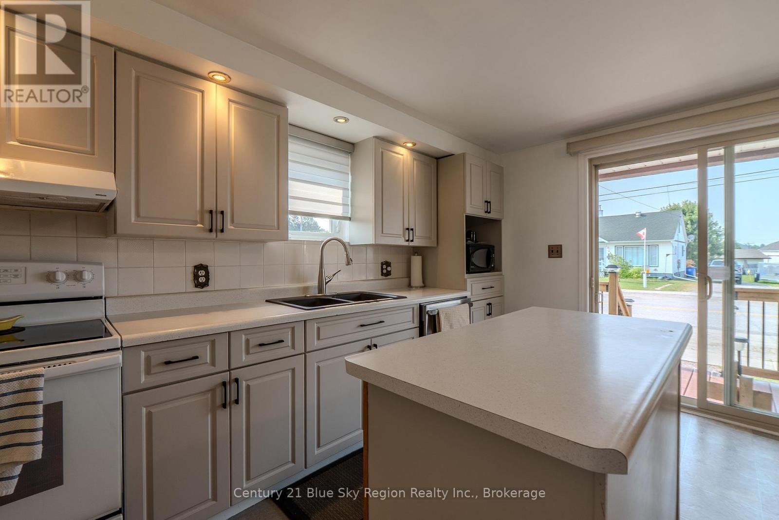 59 Principale Street W, West Nipissing, Ontario  P0H 2M0 - Photo 5 - X12403390