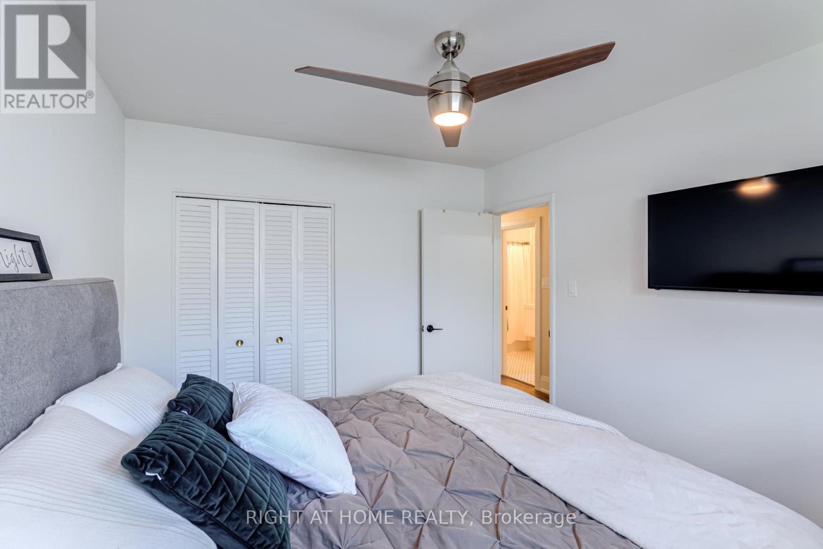43 Sherwood Crescent, Brampton, Ontario  L6X 2C9 - Photo 13 - W12355841