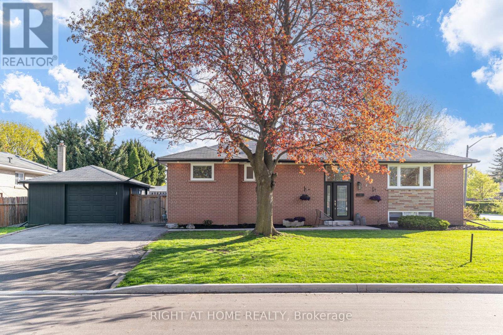43 SHERWOOD CRESCENT, Brampton, Ontario