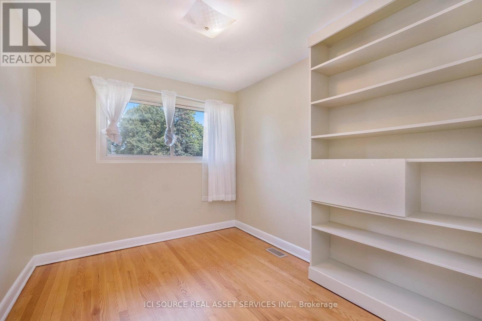 710 Sherbourne Road, Ottawa, Ontario  K2A 3H5 - Photo 11 - X12336343