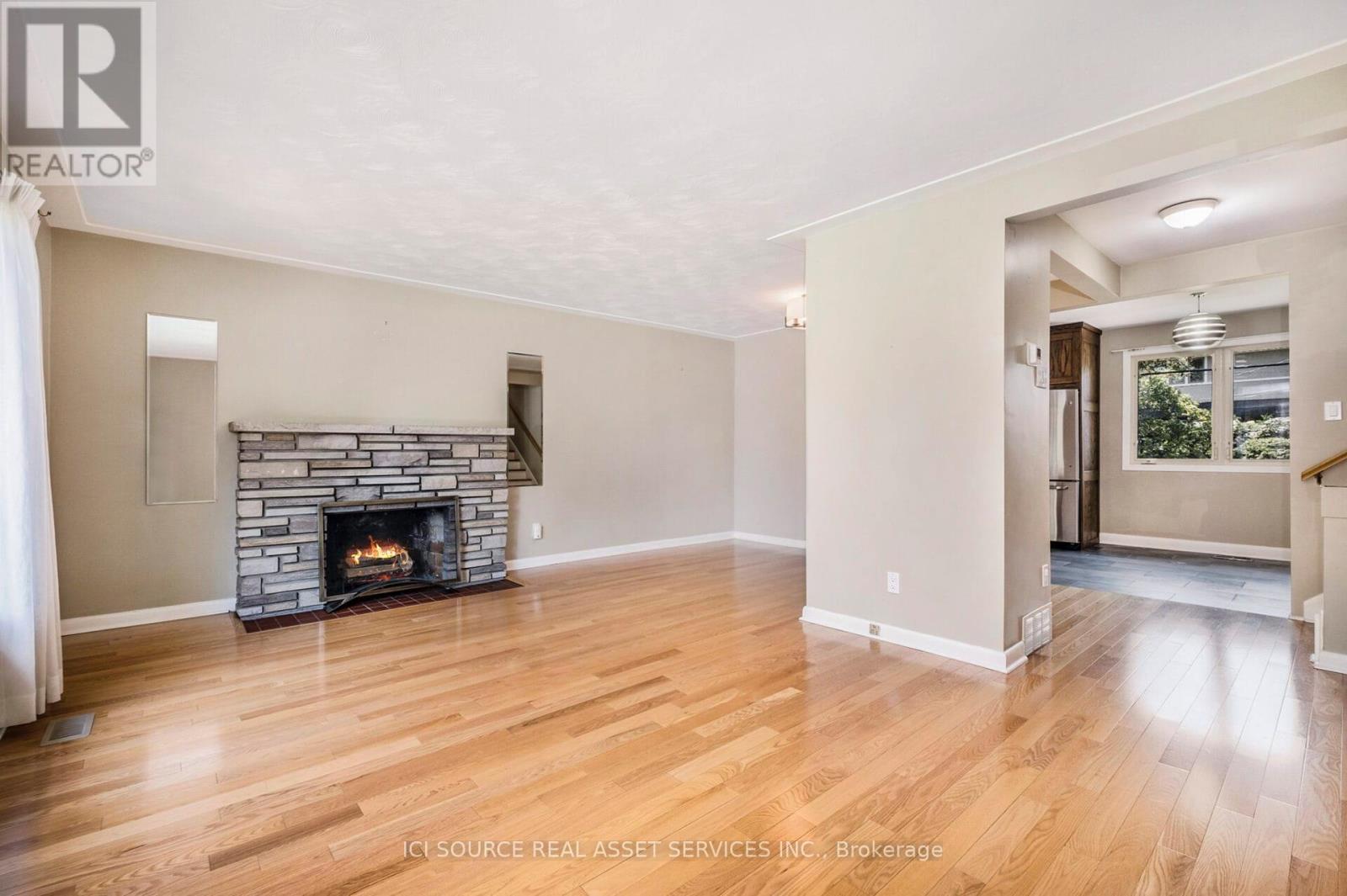 710 Sherbourne Road, Ottawa, Ontario  K2A 3H5 - Photo 4 - X12336343