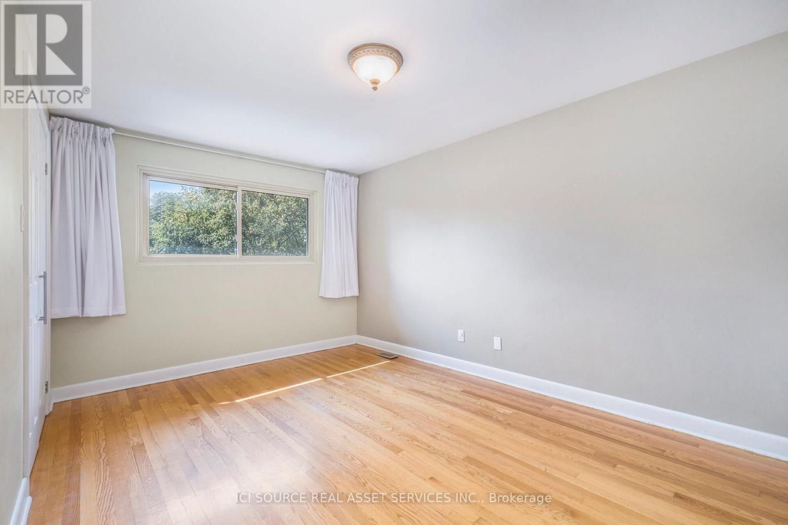 710 Sherbourne Road, Ottawa, Ontario  K2A 3H5 - Photo 8 - X12336343