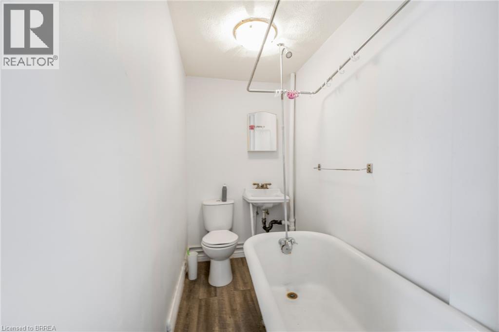 74 Erie Avenue, Brantford, Ontario  N3S 2E9 - Photo 9 - 40752258