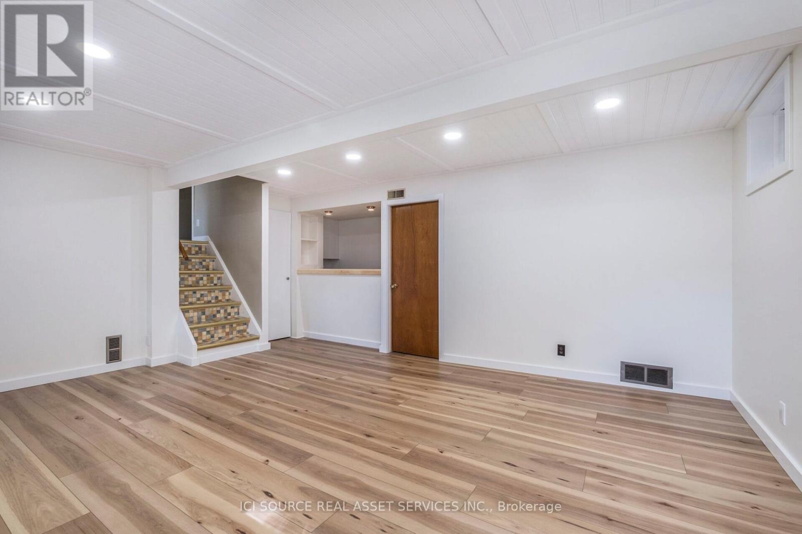 710 Sherbourne Road, Ottawa, Ontario  K2A 3H5 - Photo 6 - X12336343