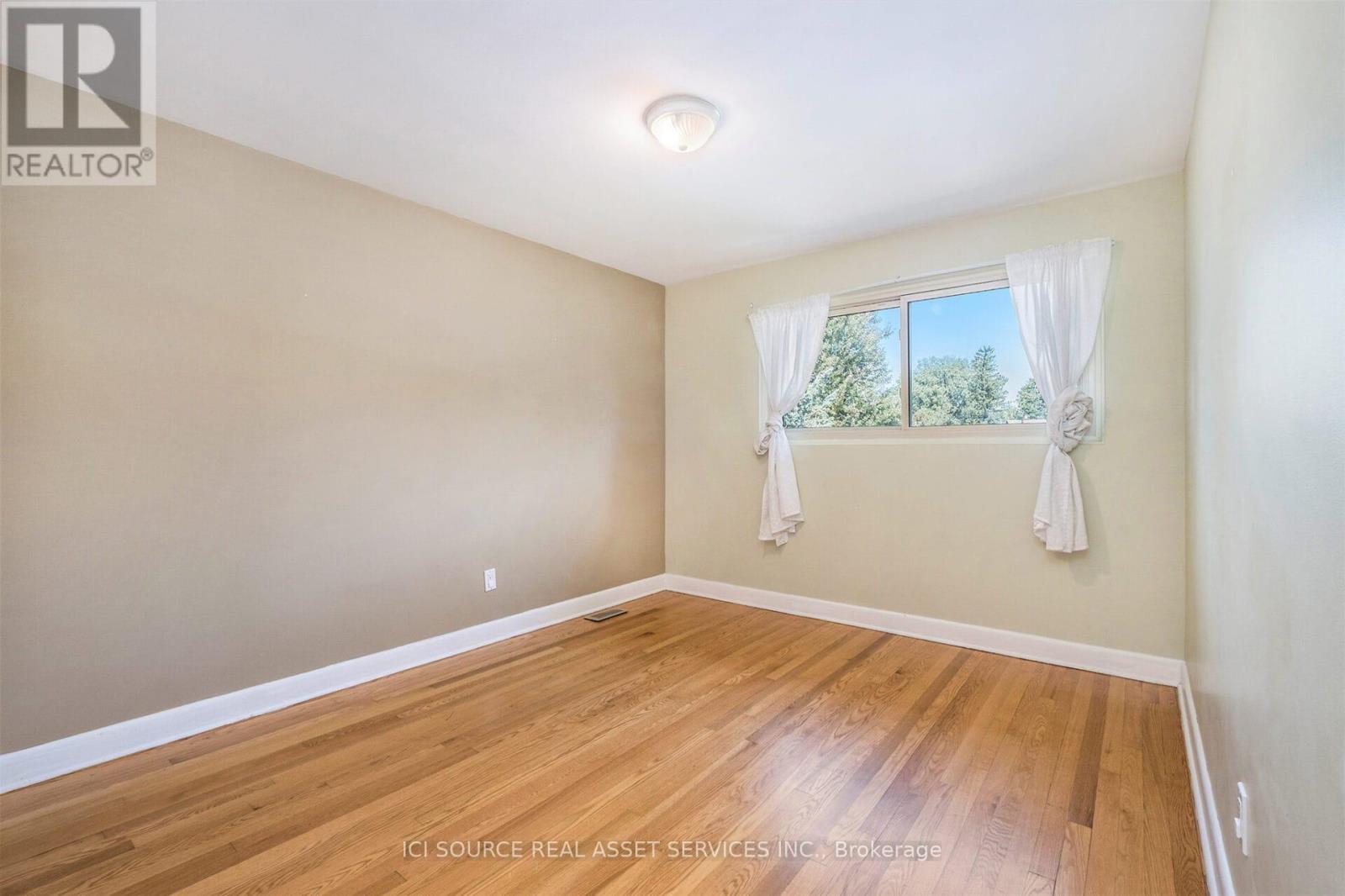 710 Sherbourne Road, Ottawa, Ontario  K2A 3H5 - Photo 10 - X12336343