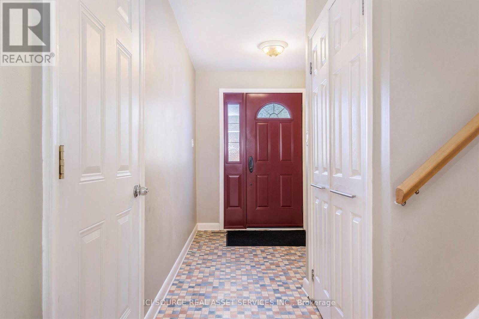 710 Sherbourne Road, Ottawa, Ontario  K2A 3H5 - Photo 3 - X12336343