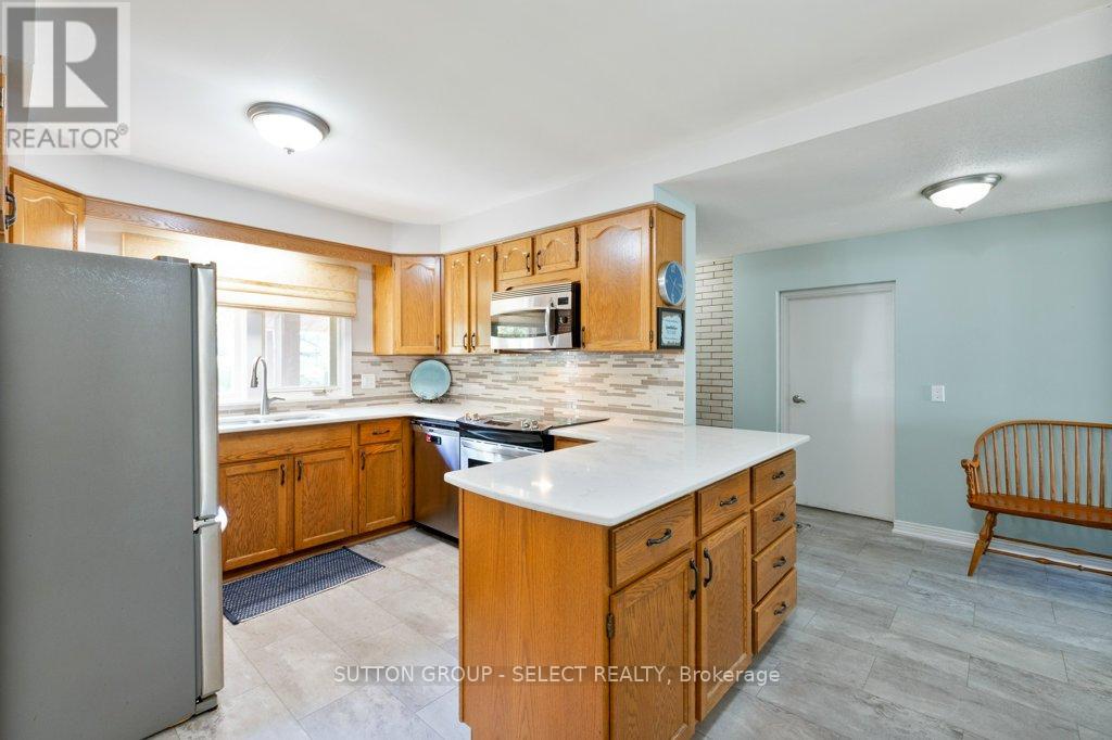 714 Springbank Drive, London South, Ontario  N6K 1A3 - Photo 13 - X12403412