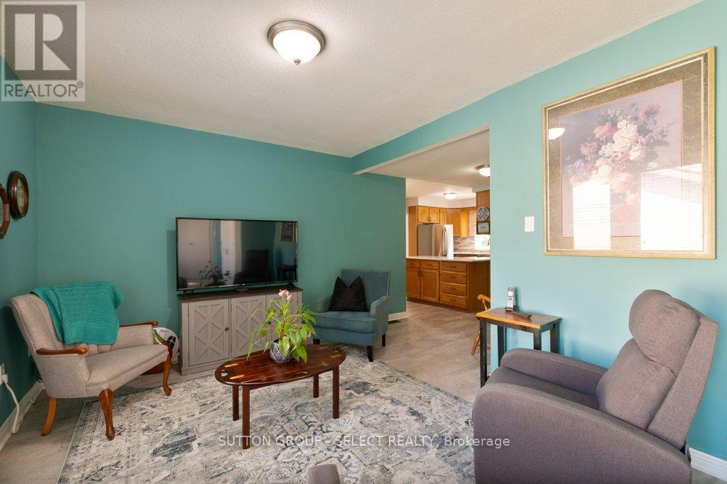 714 Springbank Drive, London South, Ontario  N6K 1A3 - Photo 17 - X12403412