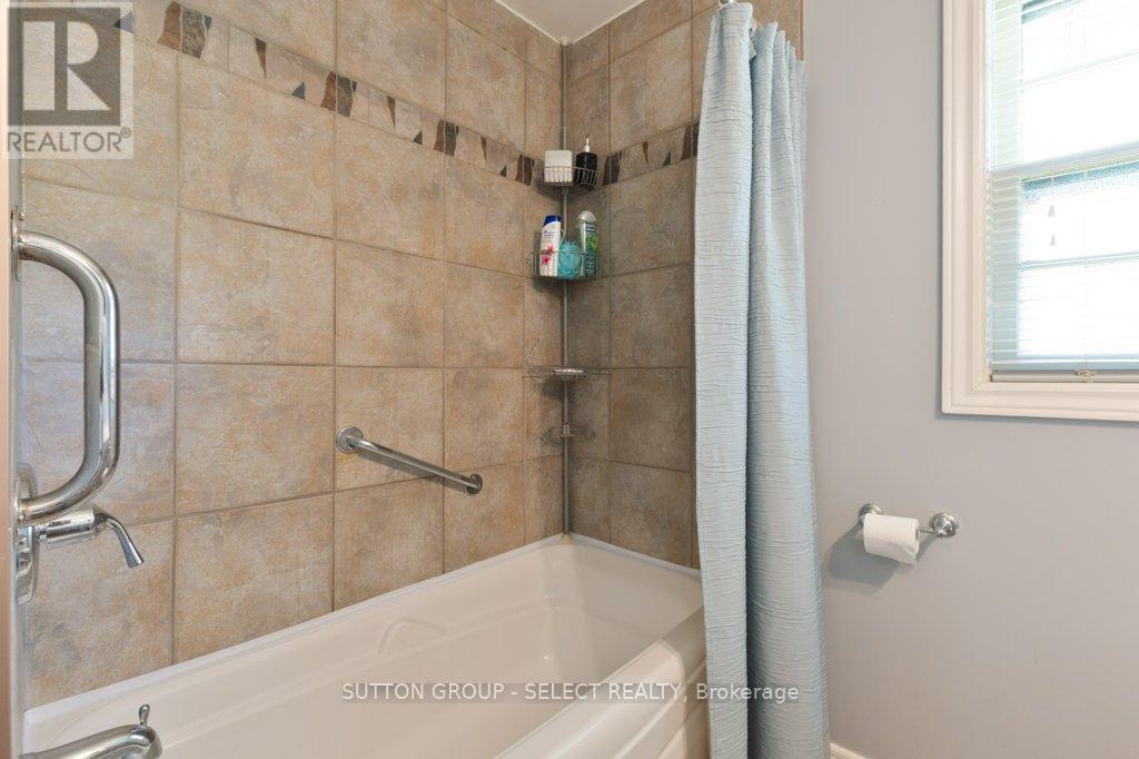 714 Springbank Drive, London South, Ontario  N6K 1A3 - Photo 20 - X12403412