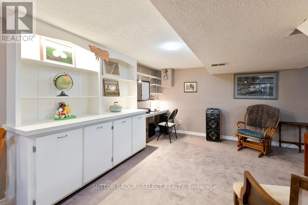 714 Springbank Drive, London South, Ontario  N6K 1A3 - Photo 26 - X12403412