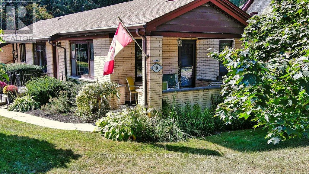 714 Springbank Drive, London South, Ontario  N6K 1A3 - Photo 3 - X12403412