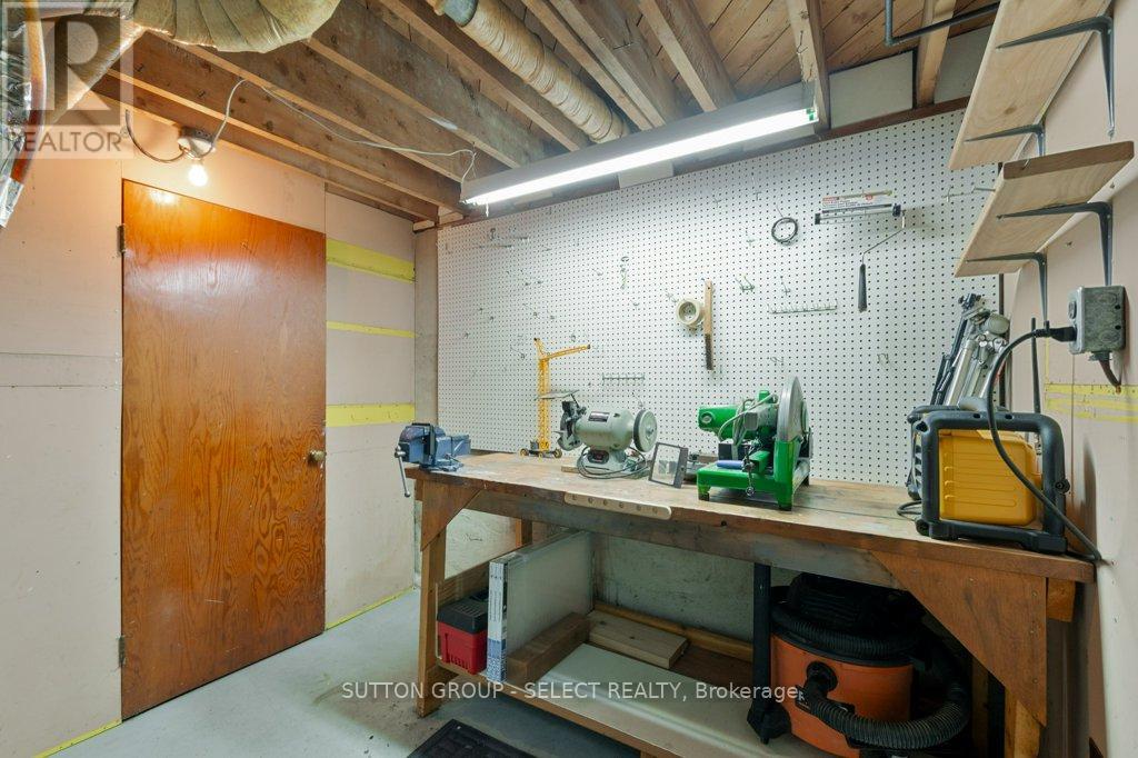 714 Springbank Drive, London South, Ontario  N6K 1A3 - Photo 30 - X12403412
