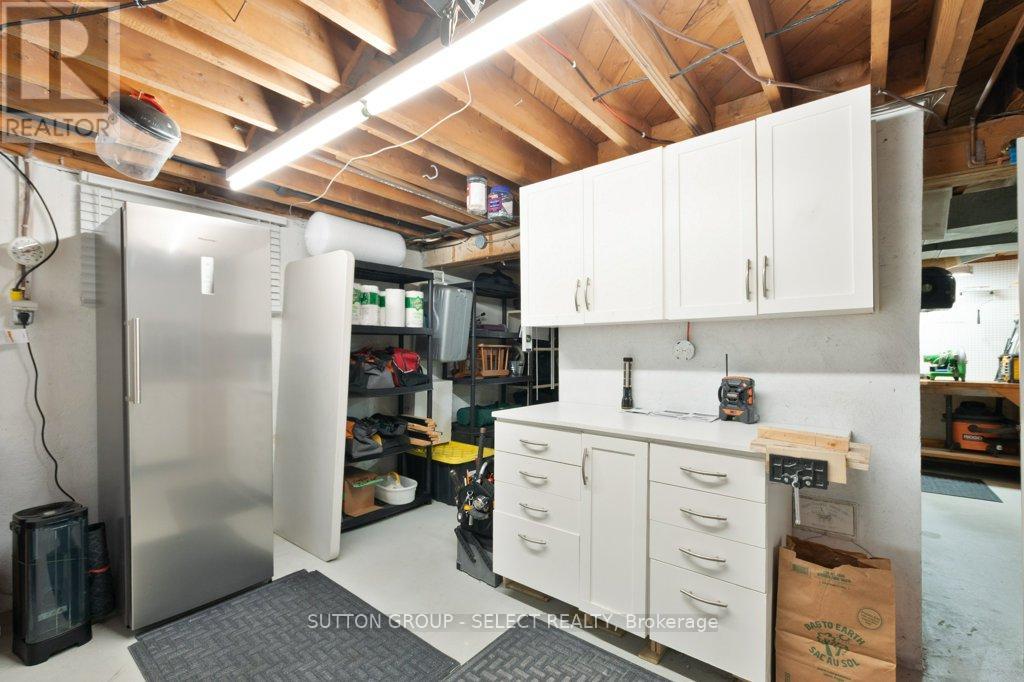 714 Springbank Drive, London South, Ontario  N6K 1A3 - Photo 31 - X12403412