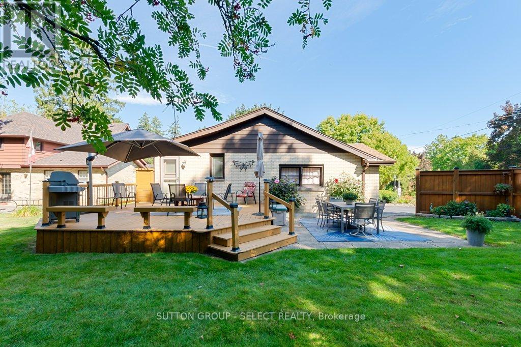 714 Springbank Drive, London South, Ontario  N6K 1A3 - Photo 33 - X12403412