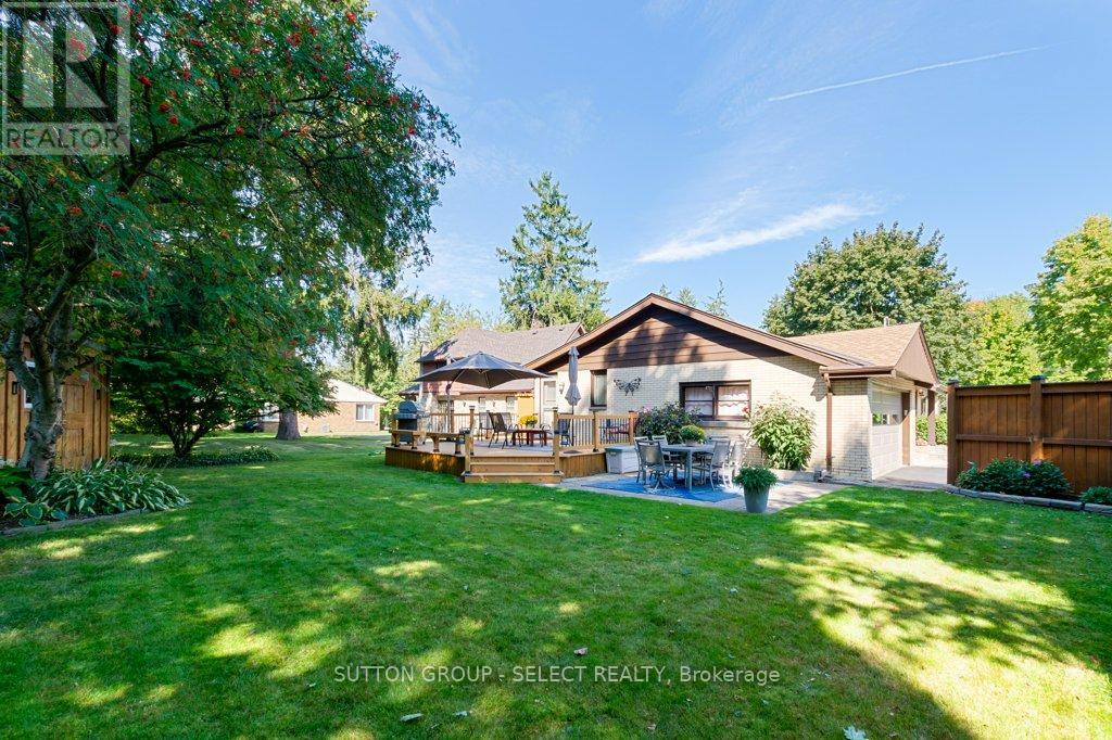714 Springbank Drive, London South, Ontario  N6K 1A3 - Photo 34 - X12403412