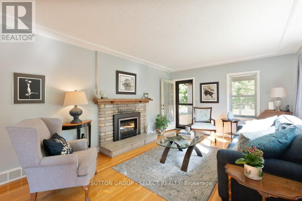 714 Springbank Drive, London South, Ontario  N6K 1A3 - Photo 6 - X12403412