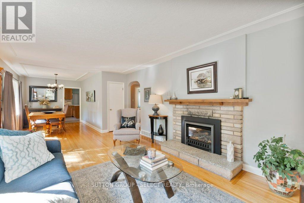 714 Springbank Drive, London South, Ontario  N6K 1A3 - Photo 7 - X12403412
