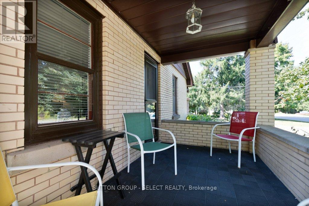 714 Springbank Drive, London South, Ontario  N6K 1A3 - Photo 8 - X12403412