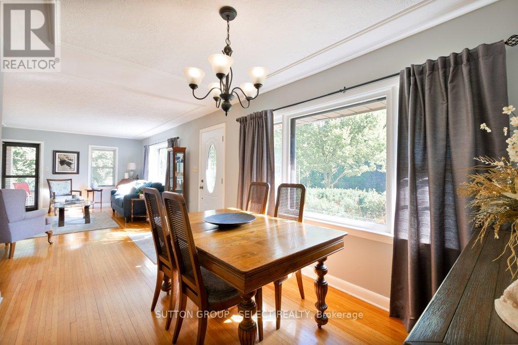 714 Springbank Drive, London South, Ontario  N6K 1A3 - Photo 9 - X12403412